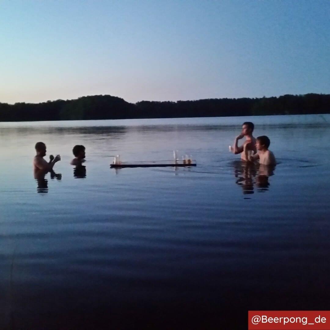 Bierpong im Wasser