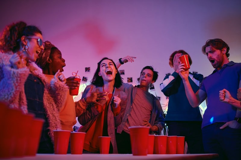Bier Pong Tisch LED bringt Freude auf jede Party