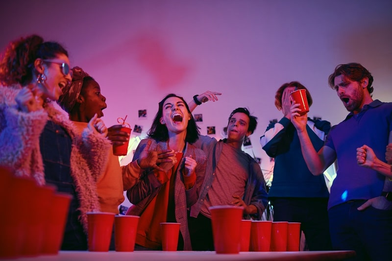 Bier Pong Tisch LED bringt Freude auf jede Party