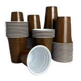 50 braune Plastikbecher